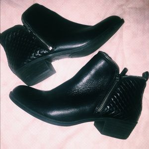 Lucky Brand black booties 👢